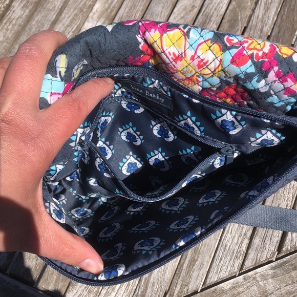 Vera Bradley Crossbody bag with matching coin purse. - Picture 9 of 10